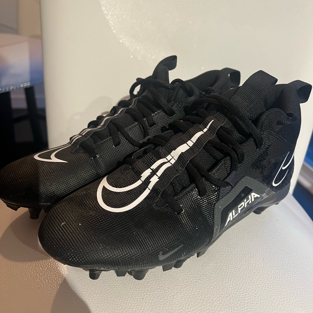 Nike Football Cleats Men’s Size 9
